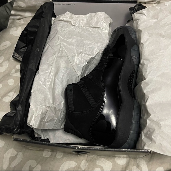 JORDAN 11s Cap And Gown Men’s Size 11 main image 5